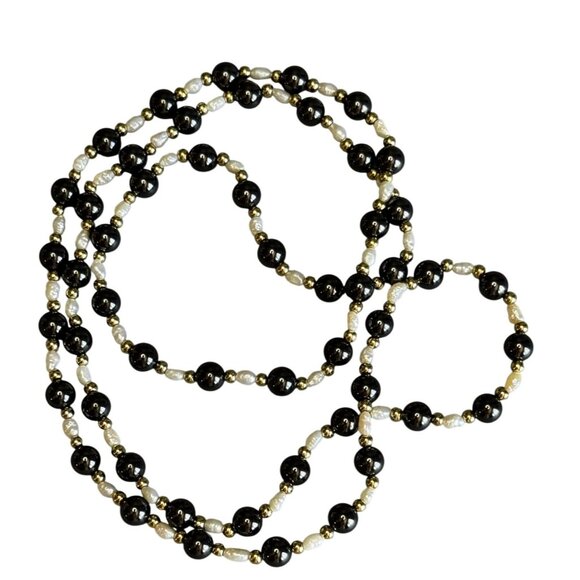 28" Freshwater Pearl and Black Glass Bead Necklace Gold Tone Spacers - Picture 3 of 6